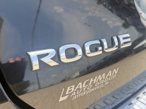 Used 2018 Nissan Rogue SV FWD image 9