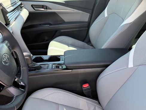 Used 2026 Toyota Camry SE w/ Convenience Package FWD image 11