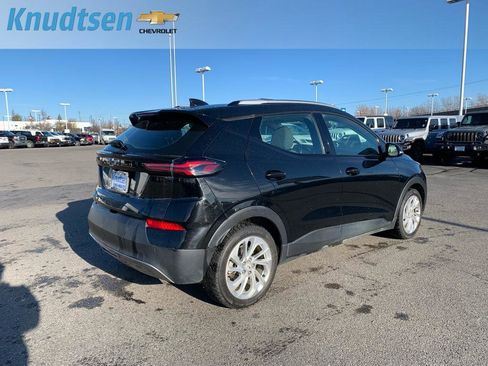Used 2023 Chevrolet Bolt EUV LT w/ Comfort Package image 7