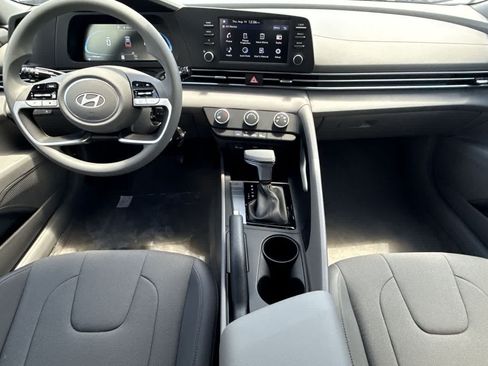 Used 2025 Hyundai Elantra SE FWD image 24