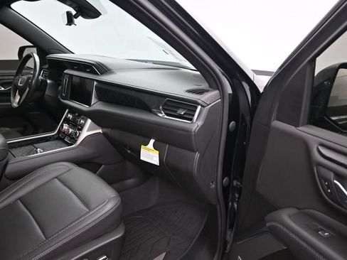 Used 2022 GMC Yukon Denali w/ Denali Ultimate Package AWD/4WD image 9