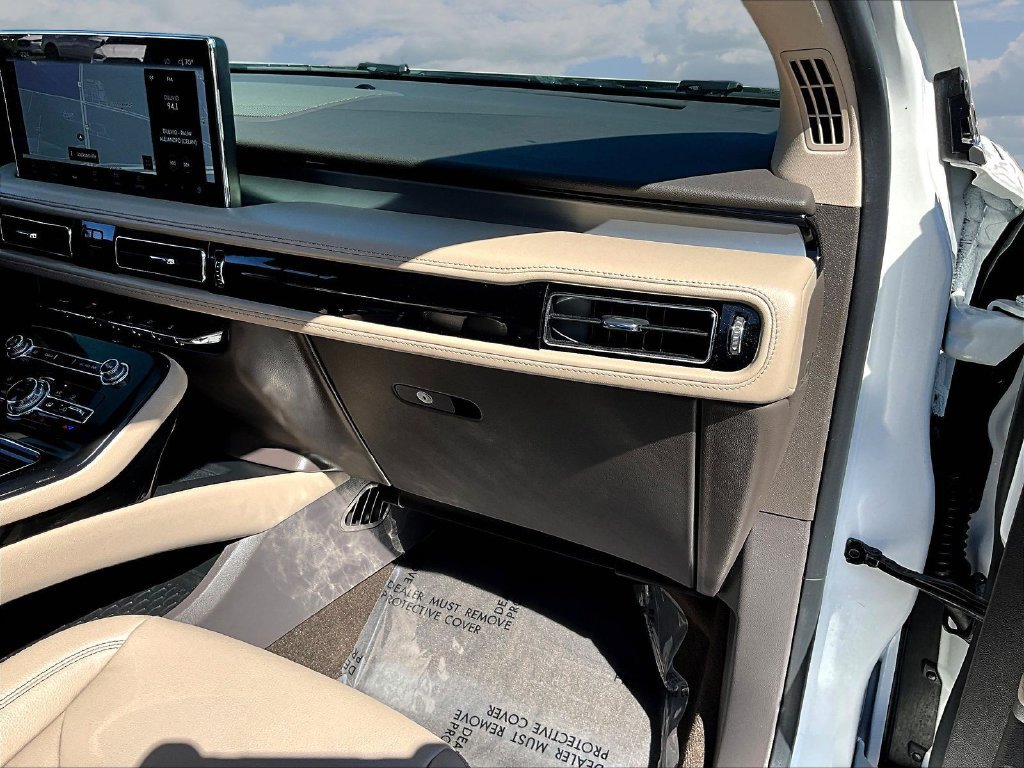 Used 2022 Lincoln Nautilus FWD w/ Premium Package image 26