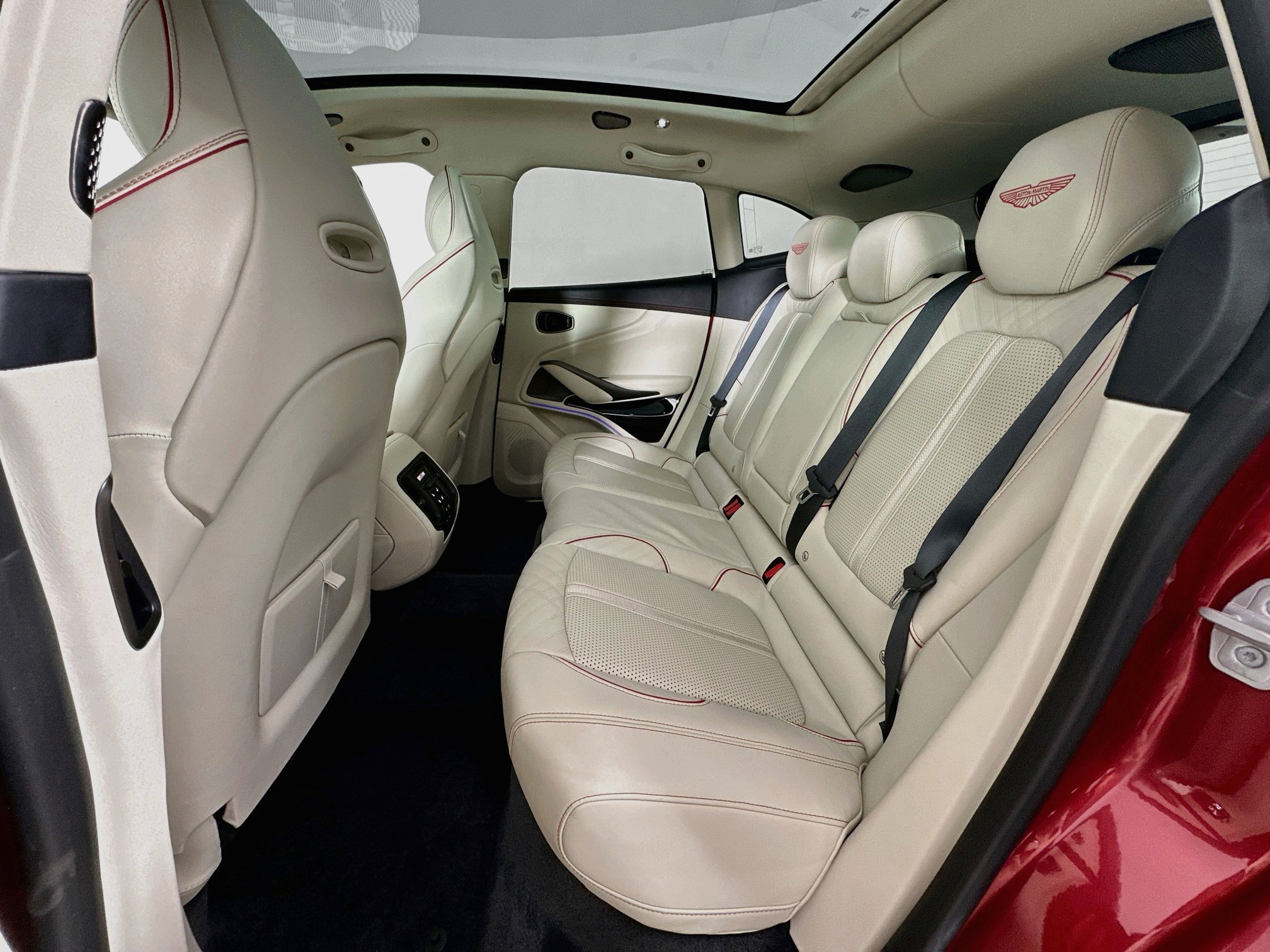Used 2025 Aston Martin DBX 707 AWD/4WD image 27