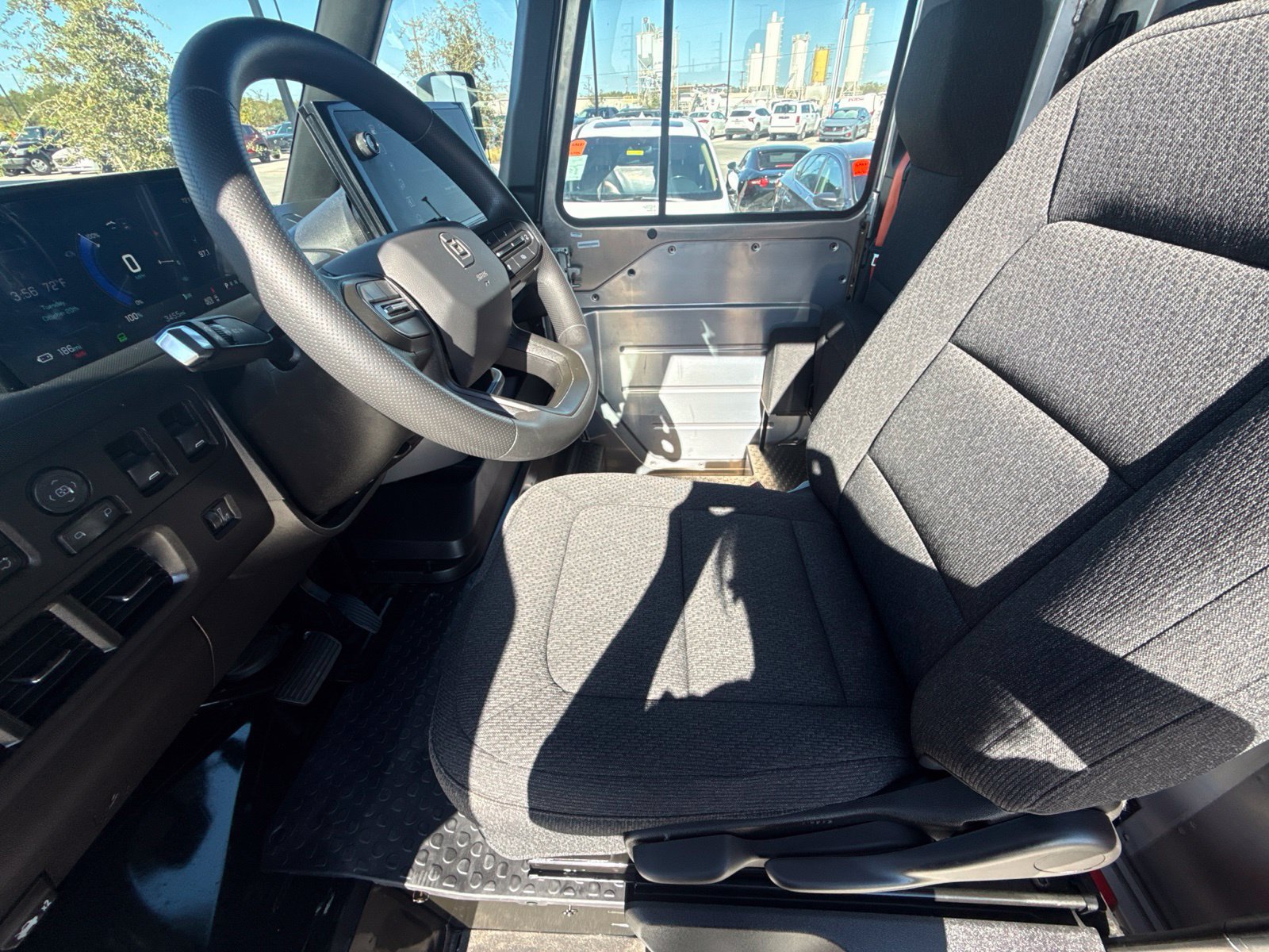 Used 2024 Chevrolet Brightdrop 600 w/ Commercial Equipment Package AWD/4WD image 15
