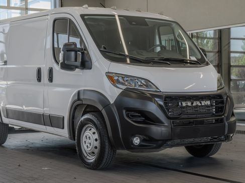 Used 2025 RAM ProMaster 2500 w/ Convenience Group FWD image 21