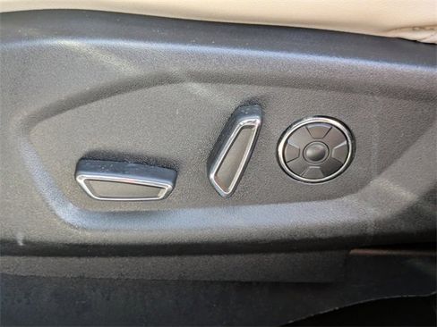 Used 2017 Ford Explorer Platinum image 25