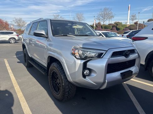 Used 2018 Toyota 4Runner SR5 image 1
