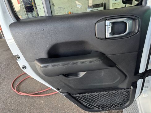 Used 2019 Jeep Wrangler Unlimited Sahara AWD/4WD image 23