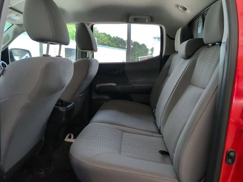 Used 2018 Toyota Tacoma SR5 AWD/4WD image 7