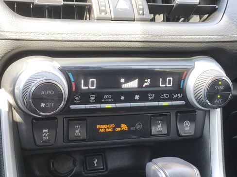 Used 2022 Toyota RAV4 XLE Premium AWD/4WD image 26