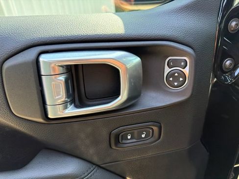Used 2022 Jeep Wrangler Unlimited Sahara AWD/4WD image 18