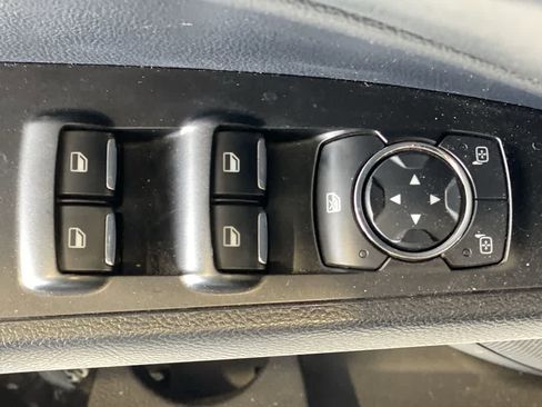 Used 2017 Ford Fusion SE w/ Fusion SE Technology Package FWD image 16