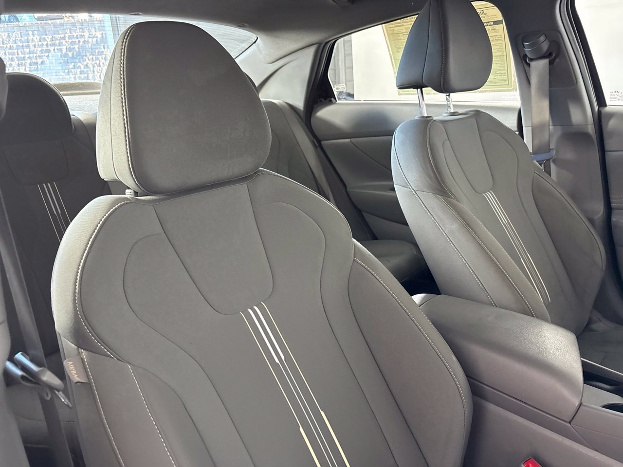 Used 2025 Hyundai Elantra Sport FWD image 29