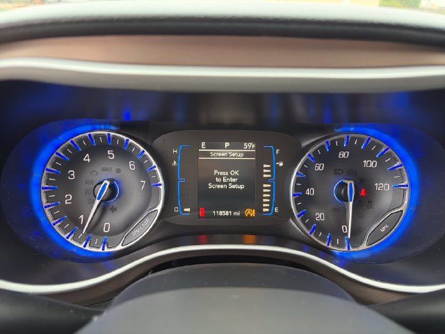 Used 2017 Chrysler Pacifica Touring Plus w/ Tire & Wheel Group FWD image 29