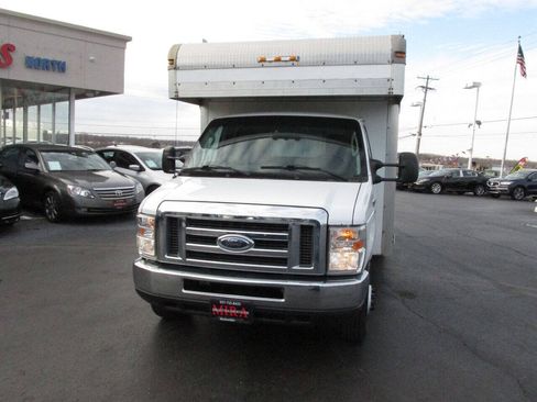 Used 2012 Ford E-350 and Econoline 350 Super Duty w/ PWR Locks & Windows Group RWD image 2