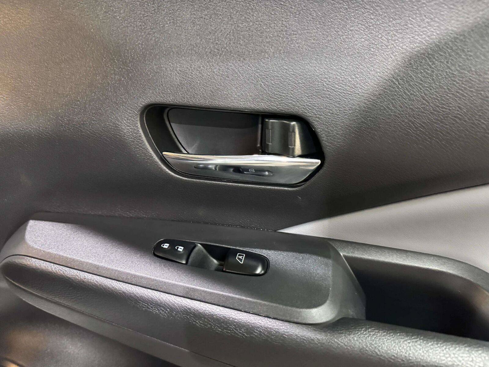 Used 2023 Nissan Kicks SR w/ SR Premium Package FWD image 51