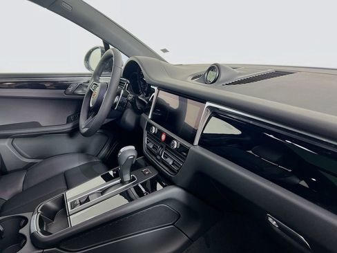 New 2026 Porsche Macan image 31