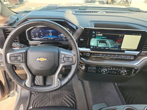 Used 2024 Chevrolet Silverado 2500 LT AWD/4WD image 11