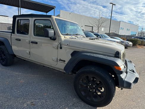 Used 2020 Jeep Gladiator Sport w/ Quick Order Package 24S image 5