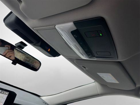 Used 2023 Mitsubishi Outlander SE image 23