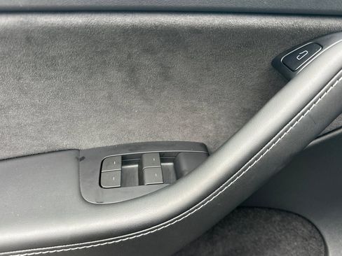 Used 2023 Tesla Model Y Performance image 8