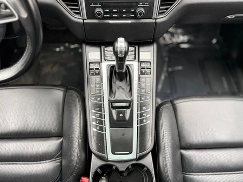 Used 2018 Porsche Macan Turbo image 20