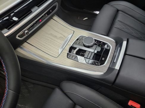 Used 2024 BMW X7 M60i AWD/4WD image 11