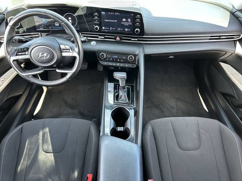 Used 2022 Hyundai Elantra SEL w/ Convenience Package FWD image 14