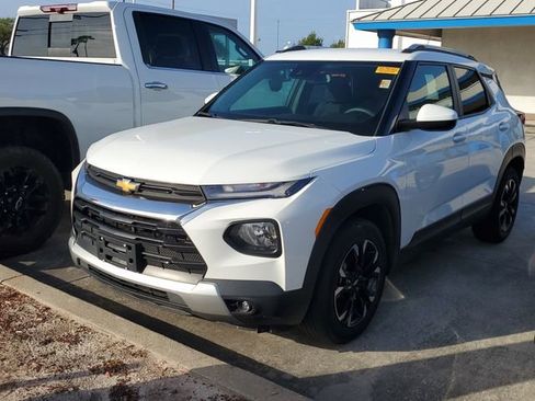 Used 2023 Chevrolet TrailBlazer LT w/ Convenience Package image 2