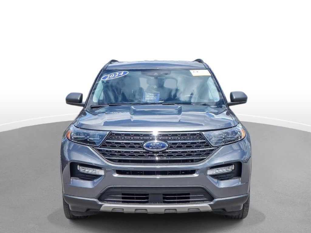 Used 2024 Ford Explorer XLT w/ Equipment Group 202A AWD/4WD image 2