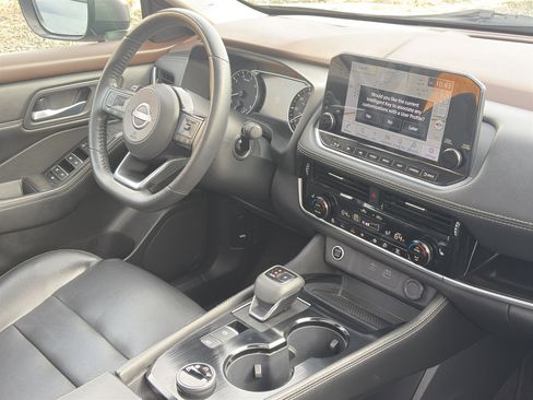 Used 2023 Nissan Rogue SL w/ SL Premium Package image 16