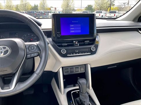 Used 2024 Toyota Corolla Cross LE image 18