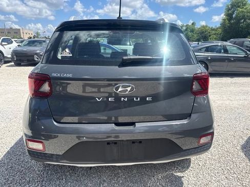 Used 2023 Hyundai Venue Limited FWD image 7