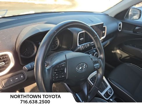 Used 2022 Hyundai Venue Limited w/ Cargo Package image 15