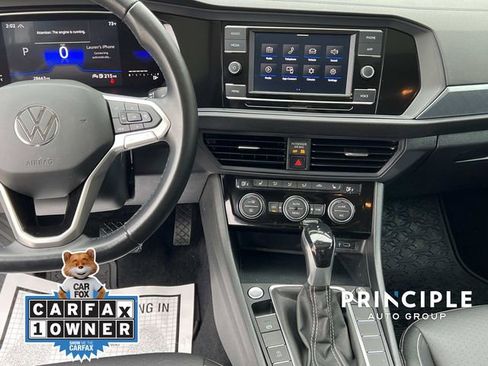 Used 2022 Volkswagen Jetta SE w/ Panoramic Sunroof Package image 29