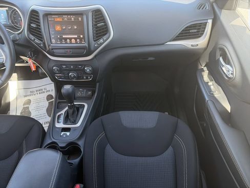 Used 2016 Jeep Cherokee Latitude FWD image 17