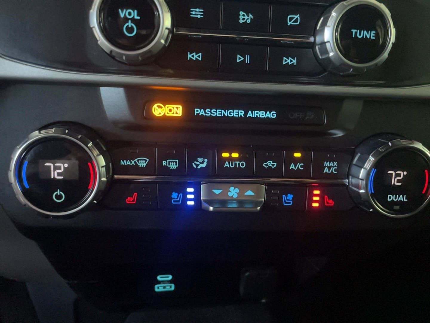 Used 2022 Ford F350 Lariat w/ Lariat Ultimate Package AWD/4WD image 14