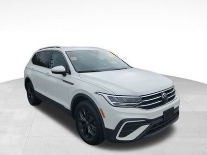 Used 2024 Volkswagen Tiguan SE