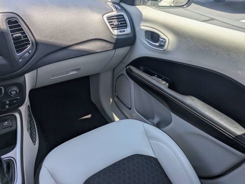 Used 2018 Jeep Compass Latitude w/ Popular Equipment Group FWD image 18