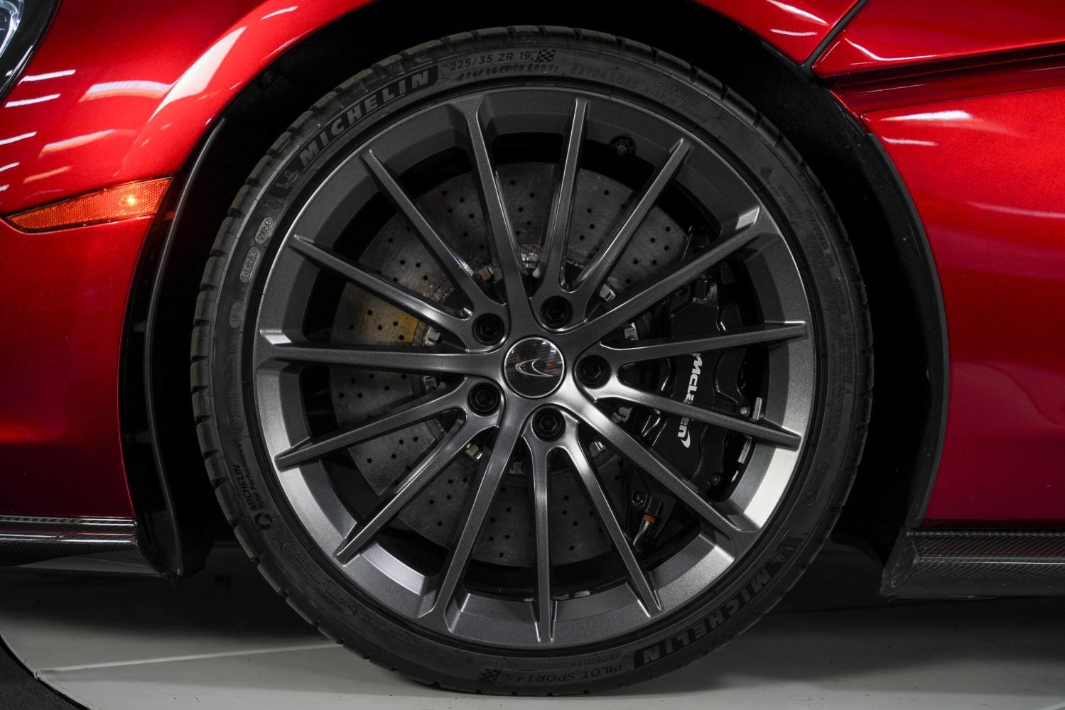 Used 2017 McLaren 570S RWD image 16