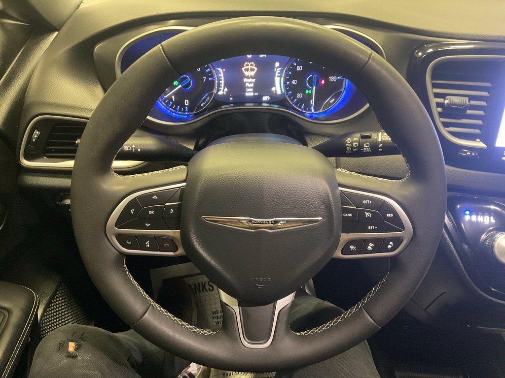 Used 2025 Chrysler Pacifica Select FWD image 18