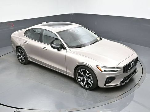 Used 2024 Volvo S60 B5 Plus w/ Climate Package FWD image 18