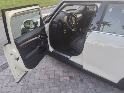 Used 2023 MINI Cooper 4-Door Hardtop FWD image 9