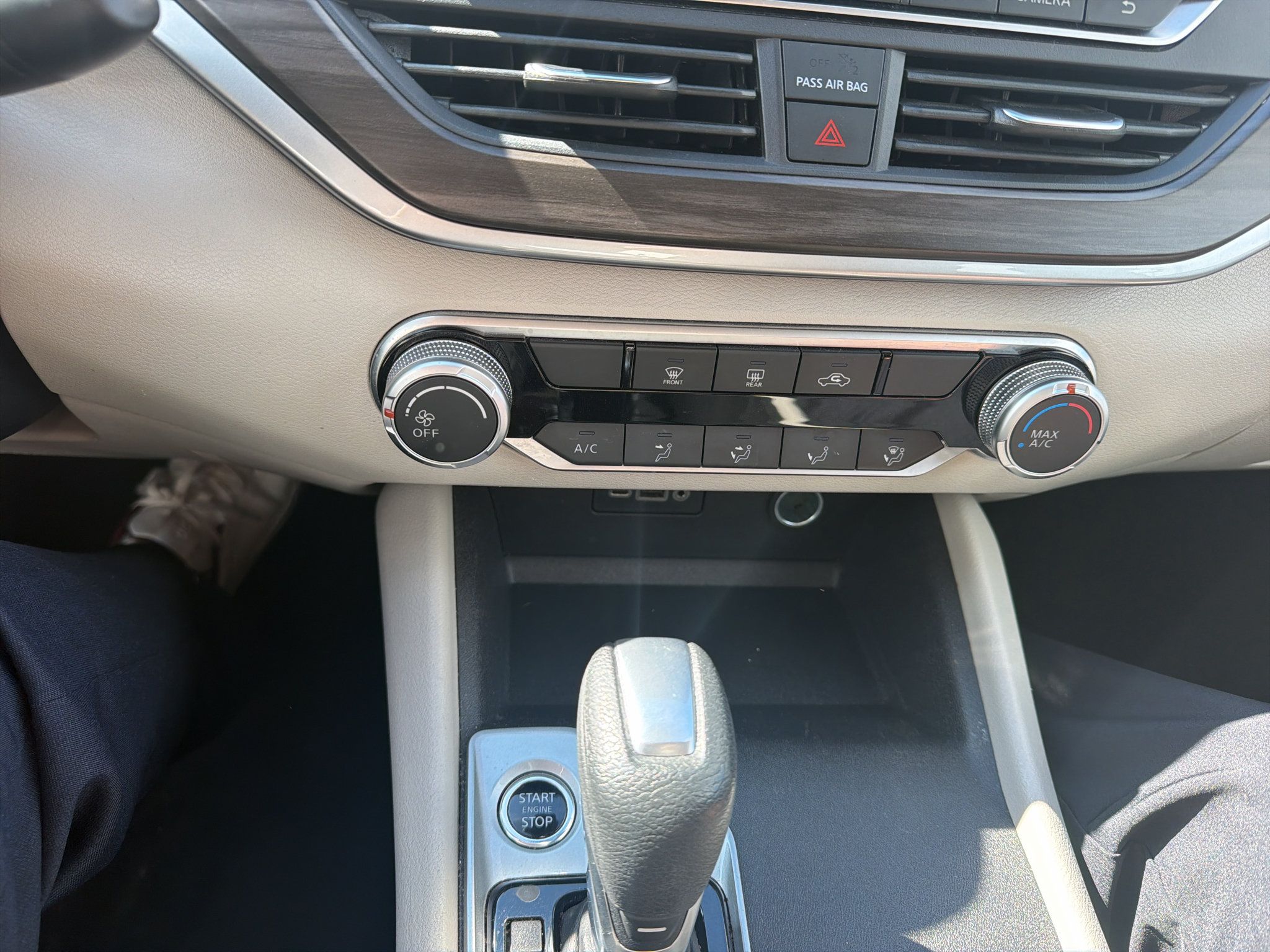 Used 2025 Nissan Altima 2.5 SV FWD image 12