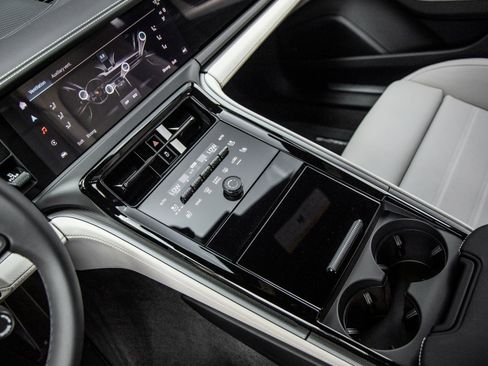 Certified 2025 Porsche Panamera image 26