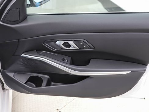 Used 2025 BMW 330i xDrive Sedan w/ Convenience Package image 28