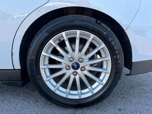 Used 2015 Ford C-MAX Energi SEL image 11