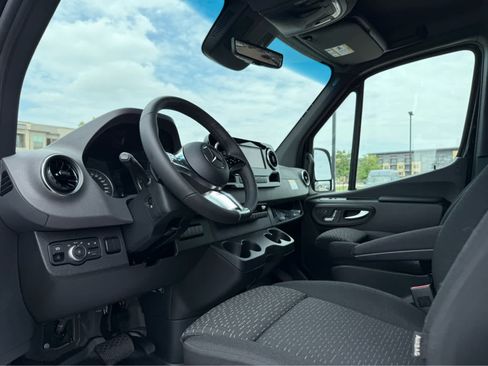 New 2025 Mercedes-Benz Sprinter 2500 image 27