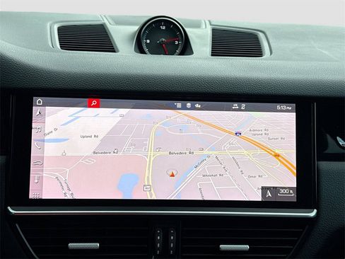 Used 2020 Porsche Cayenne w/ Premium Package image 14