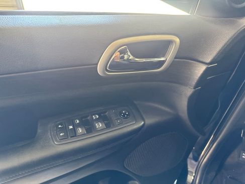 Used 2018 Jeep Grand Cherokee Altitude AWD/4WD image 18
